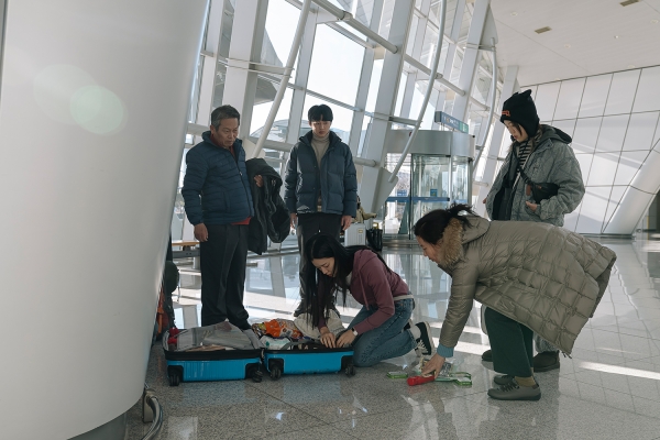 장건재 감독 '한국이 싫어서' 스틸컷 ⓒ모쿠슈라, ㈜엔케이컨텐츠